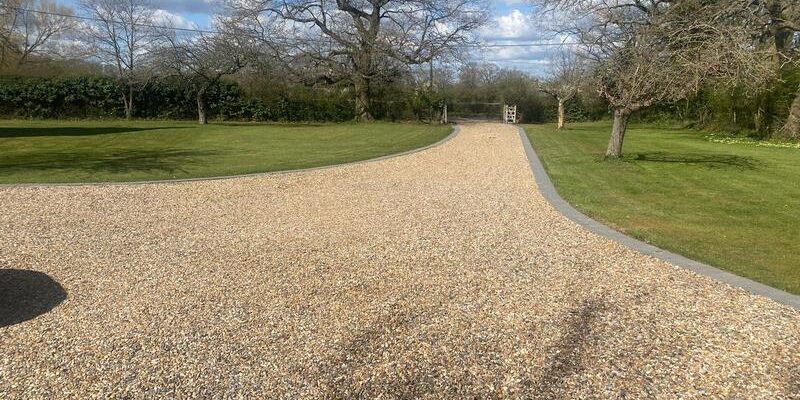 lancashire gravel driveways charcoal border 08