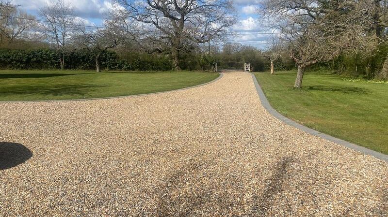 lancashire gravel driveways charcoal border 08