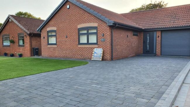 charcoal block paved driveway artificial grass 01