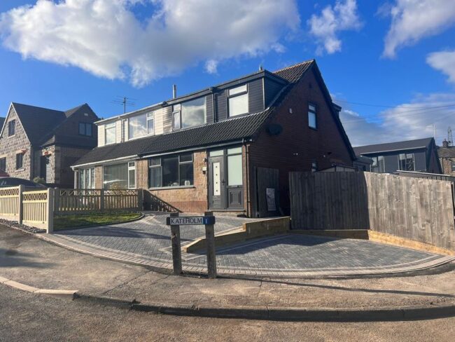 charcoal block paving corner driveway 01