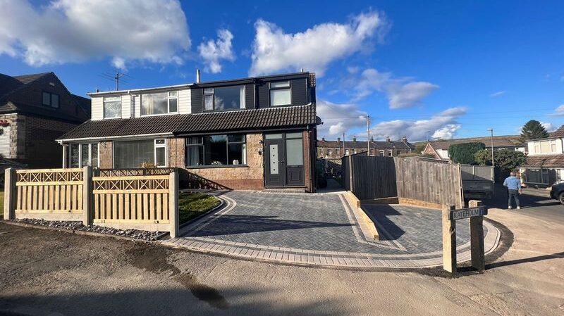 charcoal block paving corner driveway 06