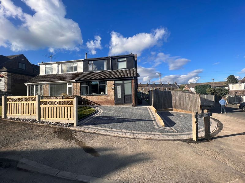 charcoal block paving corner driveway 06