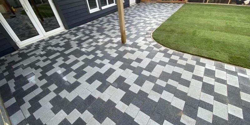 white black block paving garden patio grass 03