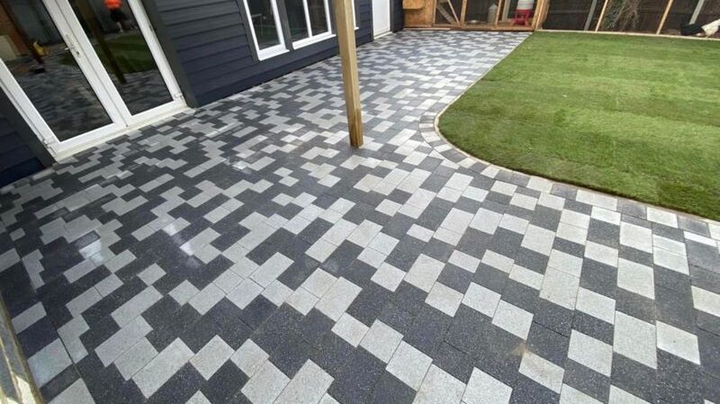white black block paving garden patio grass 03